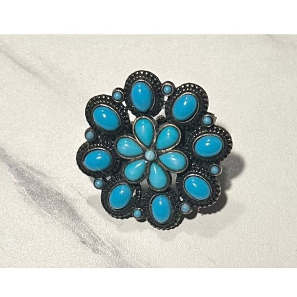Oversized Flower Ring - Picture 1 of 5